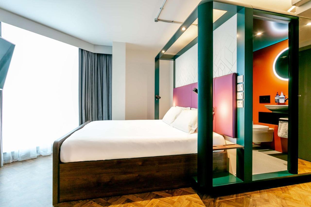 Yotel Manchester Deansgate מראה חיצוני תמונה The interior of a room at the hotel